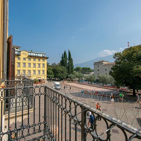 Residenza Rocca Del Lago - Happy Rentals Riva del Garda Exteriör bild