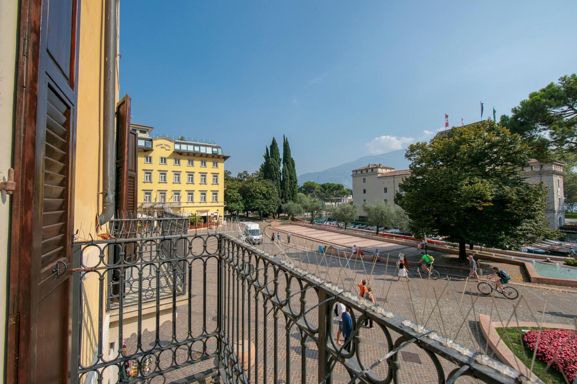 Residenza Rocca Del Lago - Happy Rentals Riva del Garda Exteriör bild