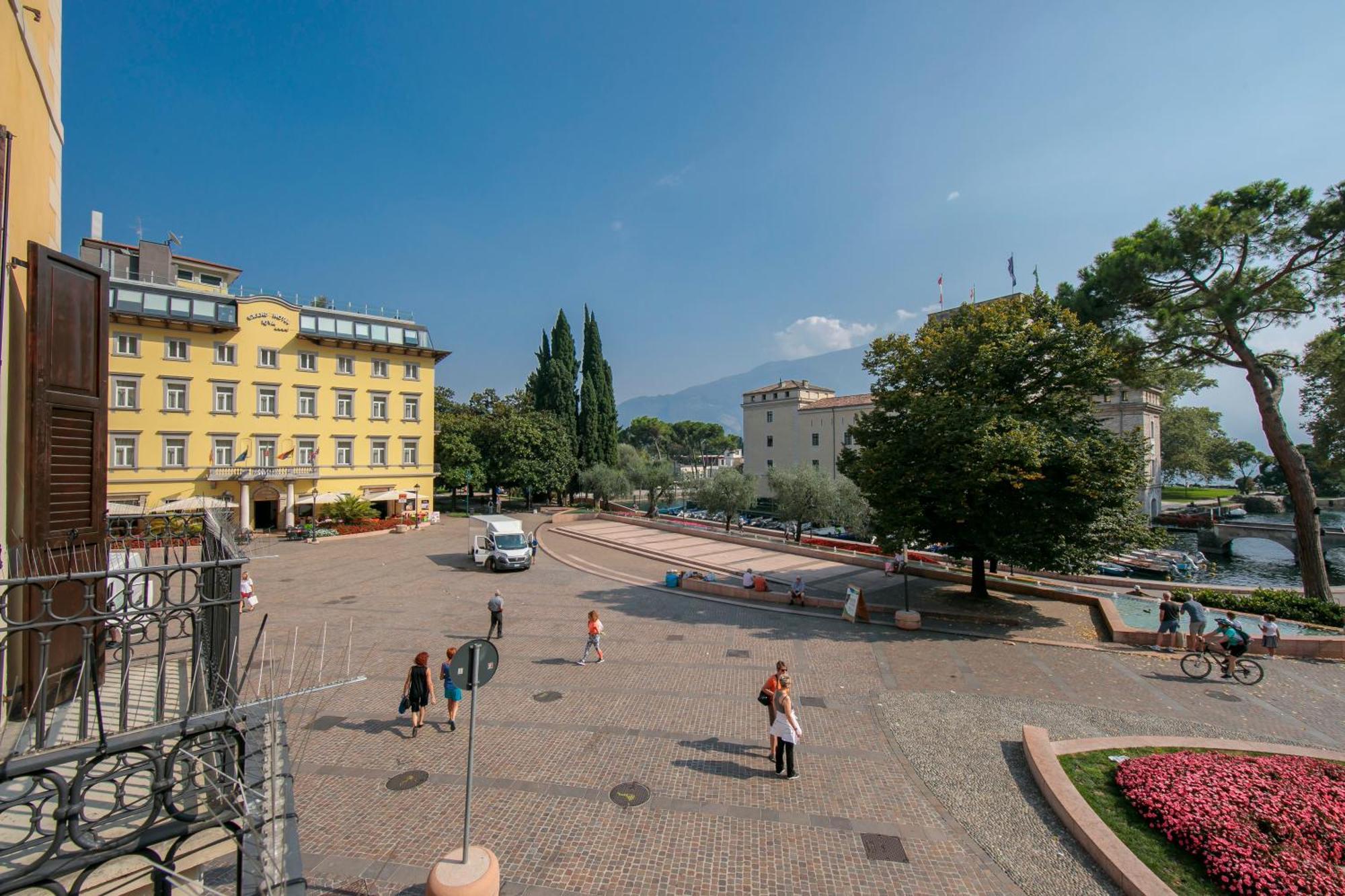 Residenza Rocca Del Lago - Happy Rentals Riva del Garda Exteriör bild